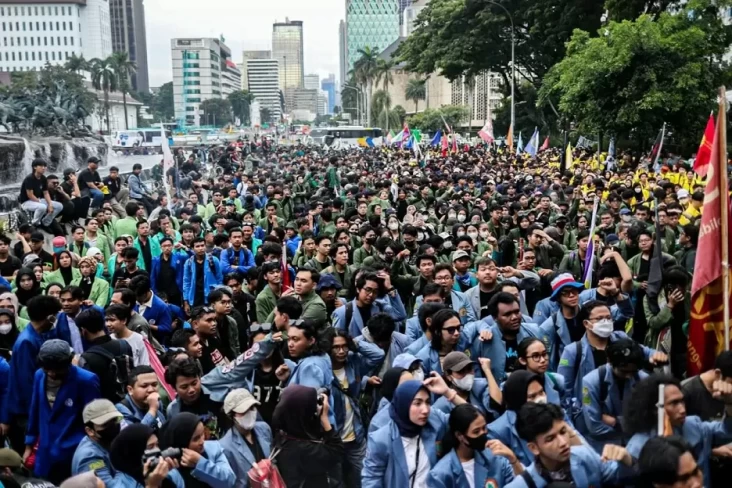 demo-indonesia-gelap-mahasiswa-tolak-potongan-anggaran-pendidikan-hingga-ruu-kejaksaan-polri-dan-tni-ydv